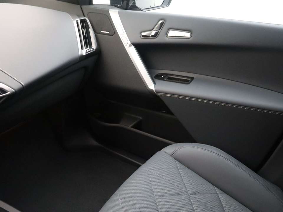 BMW iX - Imagem 14