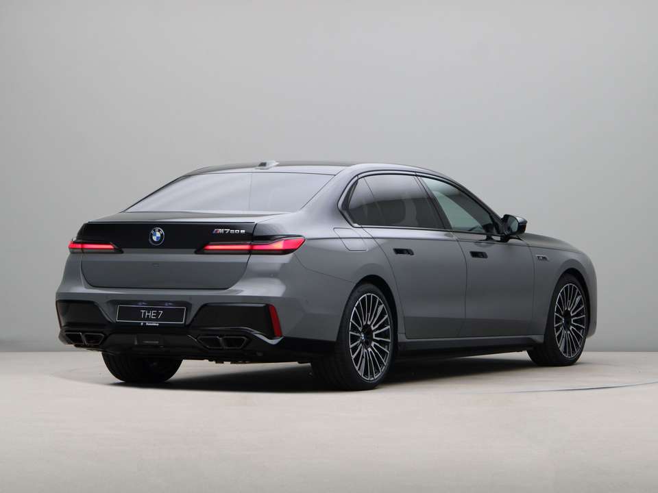 BMW 760 - Imagem 9