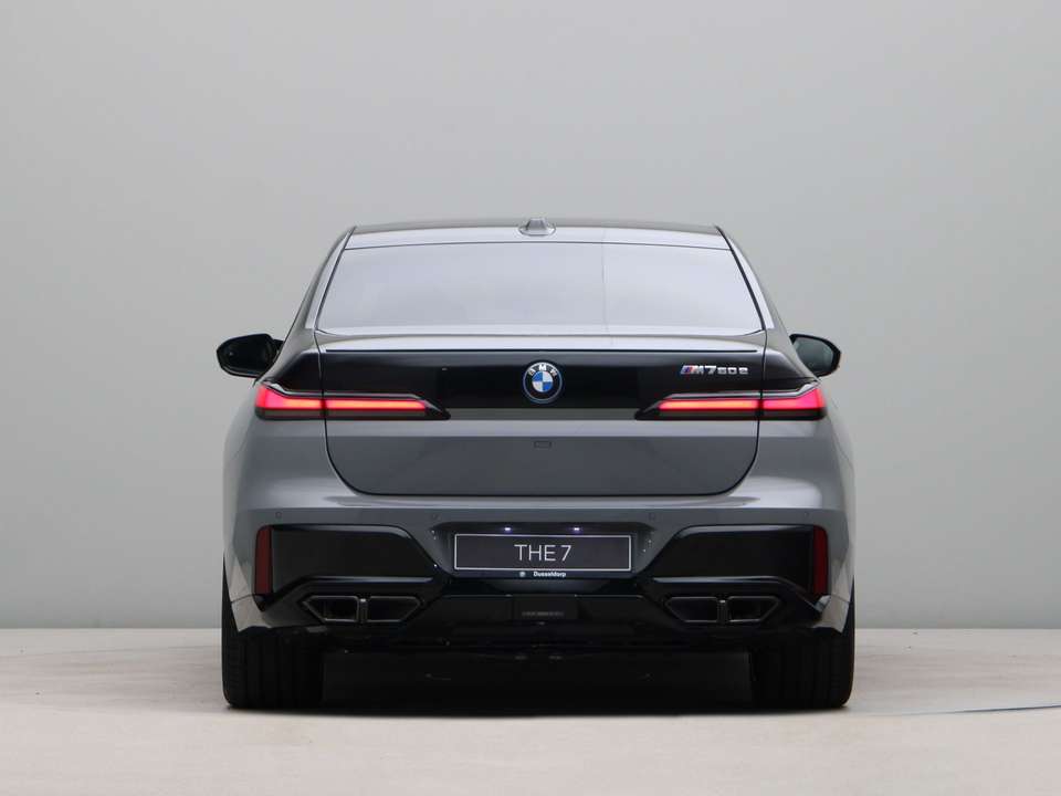 BMW 760 - Imagem 10