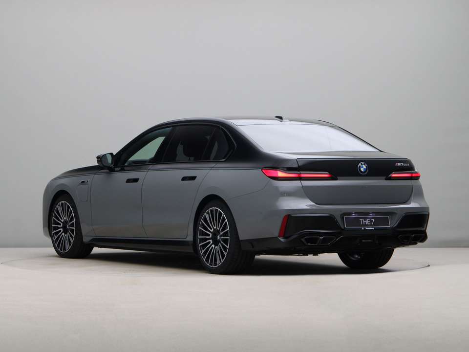BMW 760 - Imagem 11