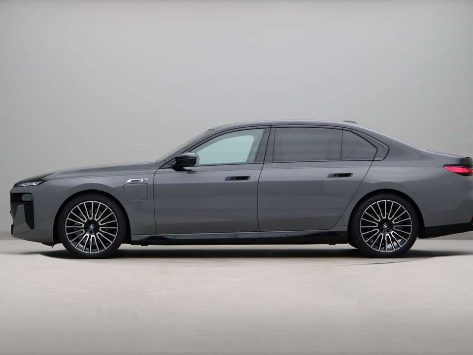BMW 760 - Imagem 12