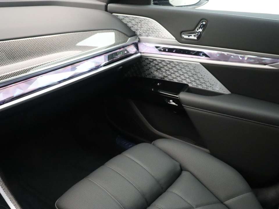 BMW 760 - Imagem 15