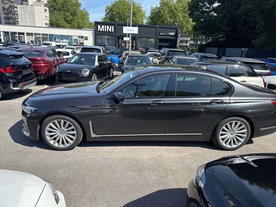 BMW 740 - Imagem 13