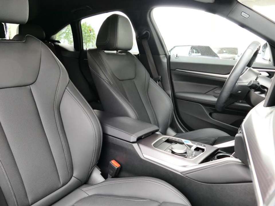 BMW i4 - Imagem 12