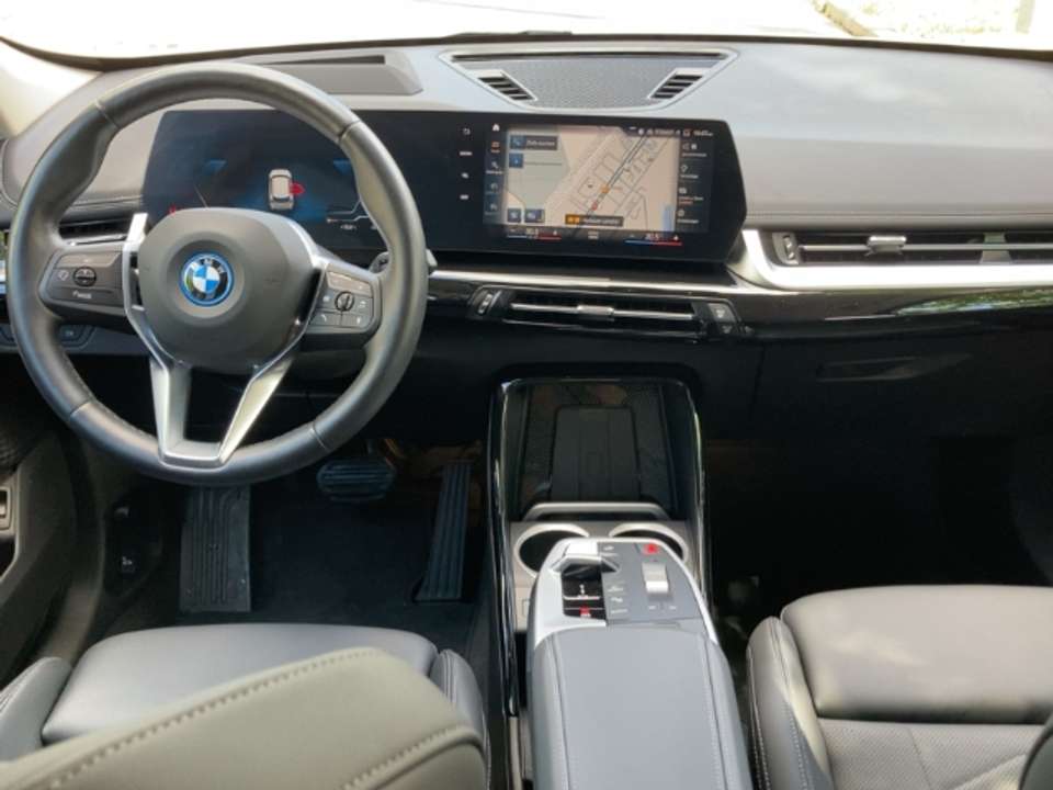 BMW iX1 - Imagem 8
