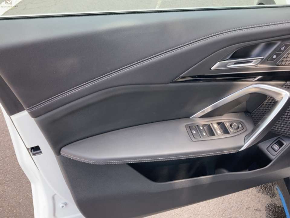 BMW iX1 - Imagem 12