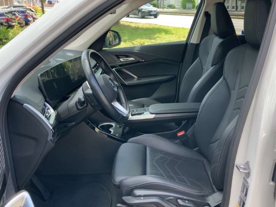 BMW iX1 - Imagem 14