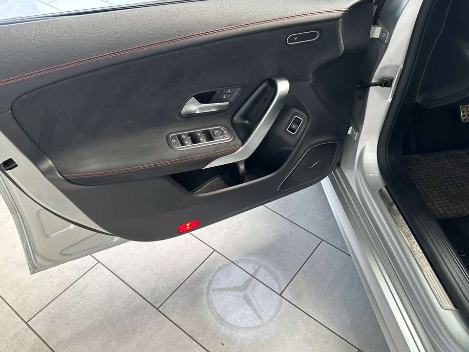 Mercedes-Benz CLA 200 - Imagem 9