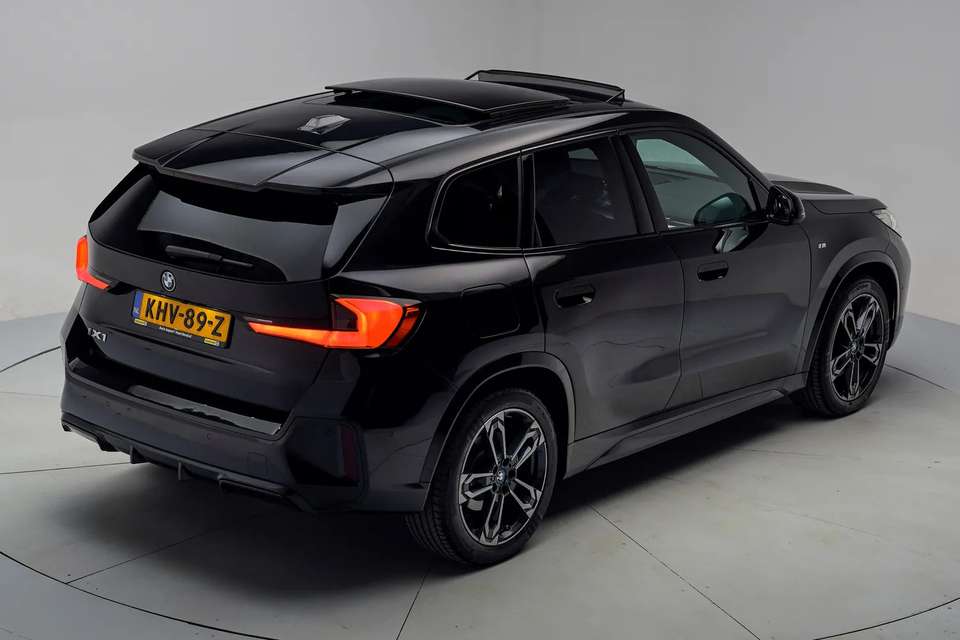 BMW iX1 - Imagem 15