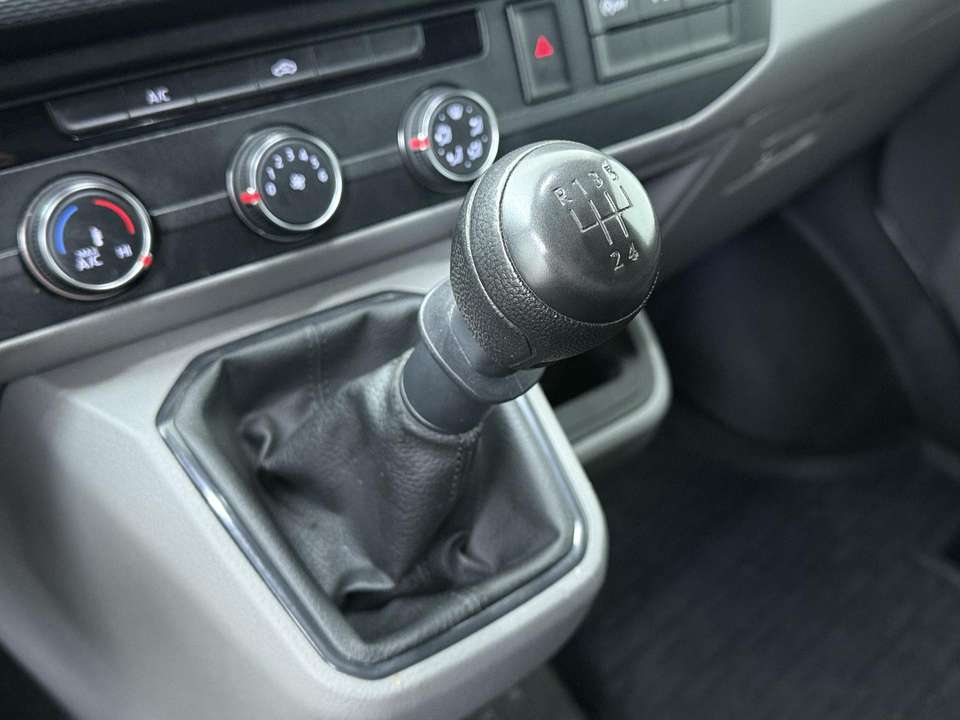 Volkswagen T6.1 Transporter - Imagem 15