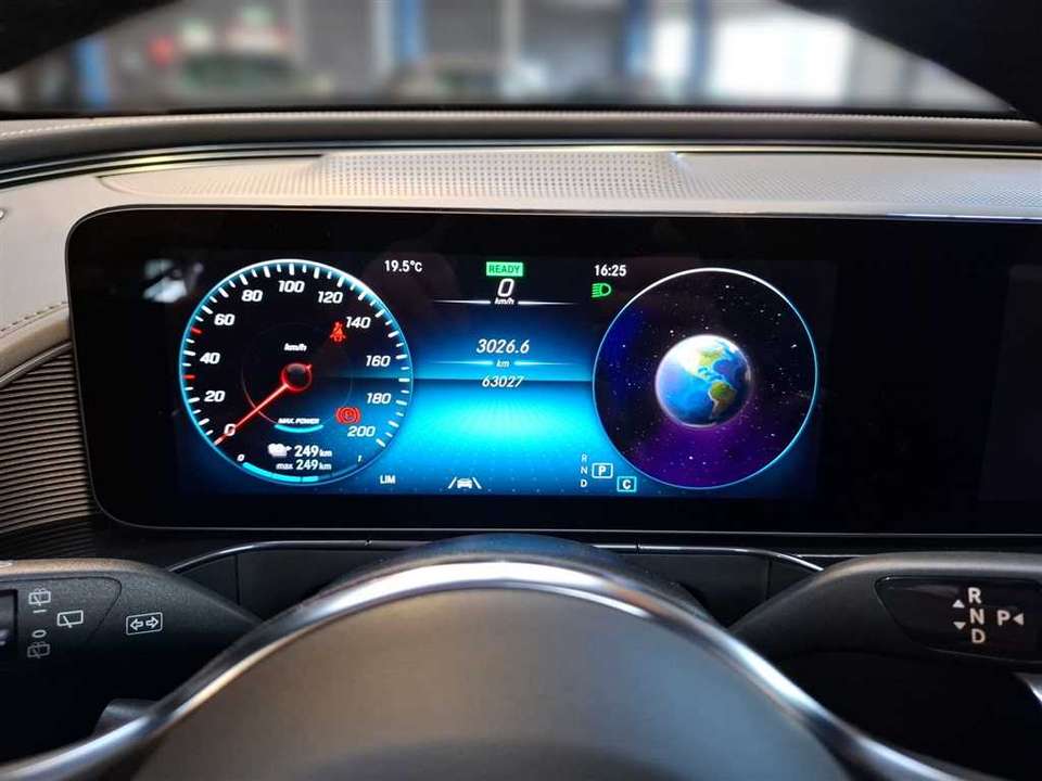 Mercedes-Benz EQC 400 - Imagem 11