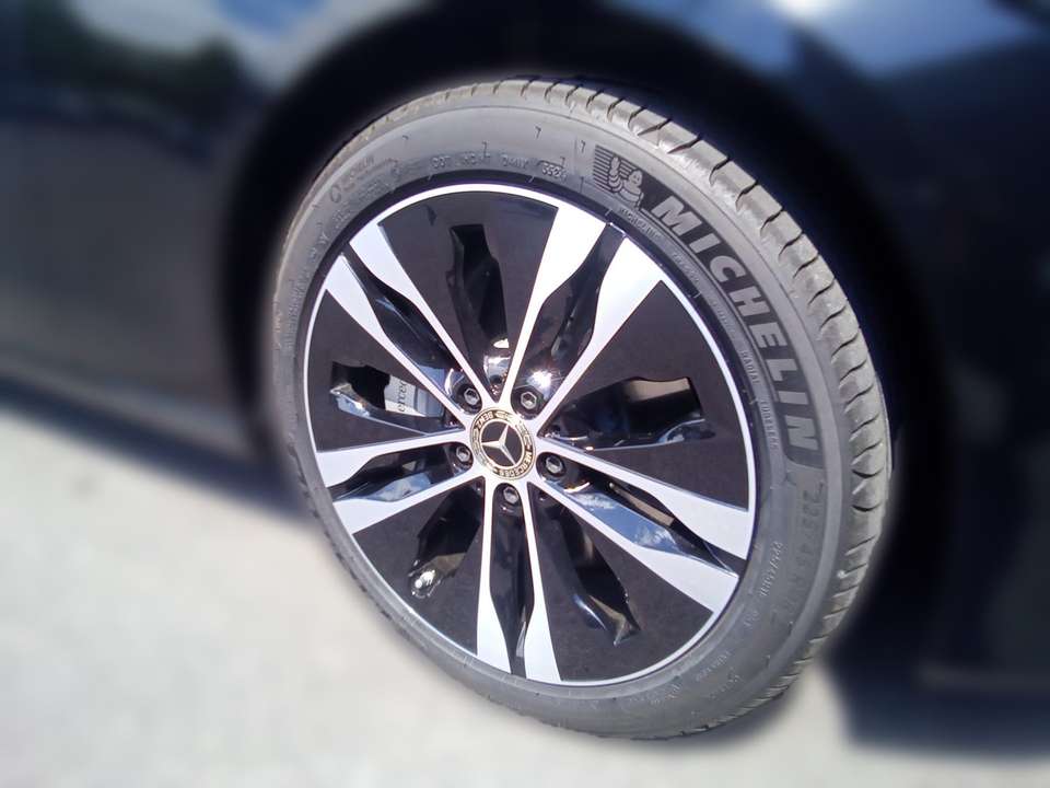 Mercedes-Benz C 300 - Imagem 9