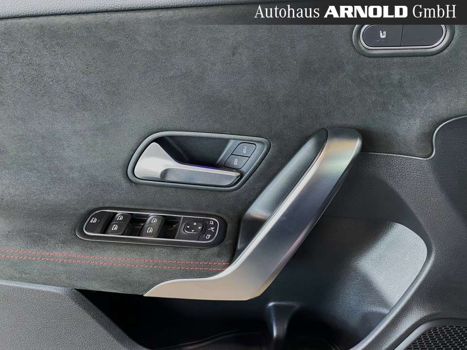 Mercedes-Benz CLA 220 - Imagem 14