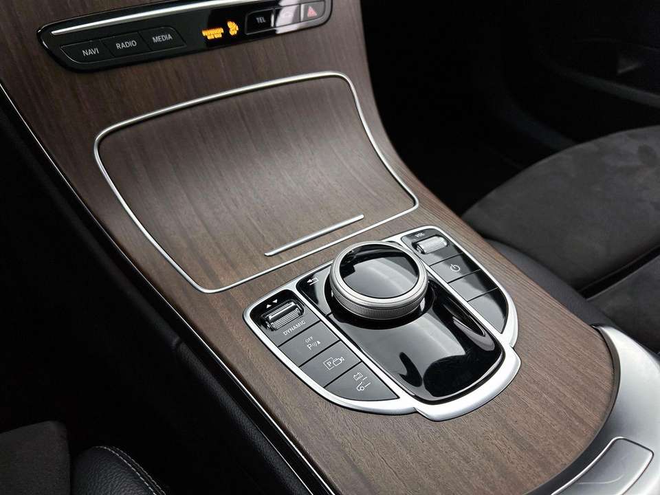 Mercedes-Benz C 300 - Imagem 10