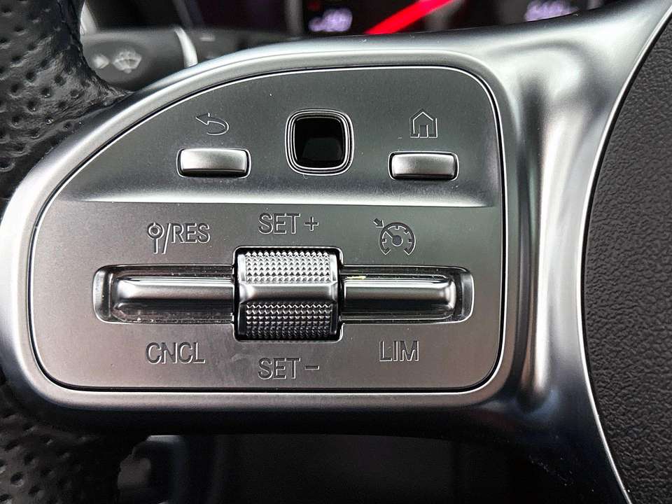 Mercedes-Benz C 300 - Imagem 13