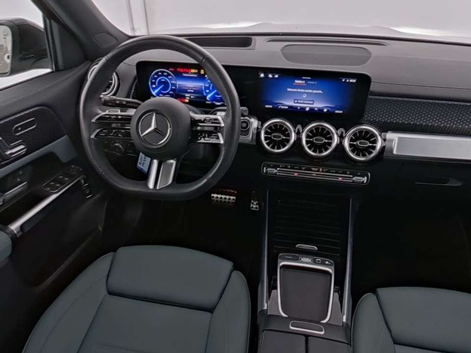 Mercedes-Benz EQB 300 - Imagem 5