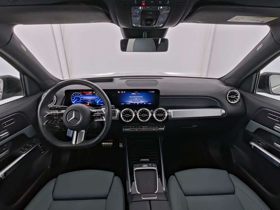Mercedes-Benz EQB 300 - Imagem 6