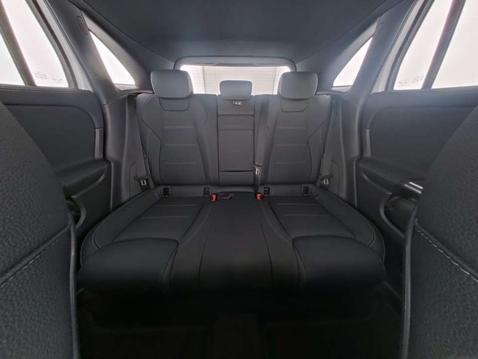 Mercedes-Benz EQA 350 - Imagem 6