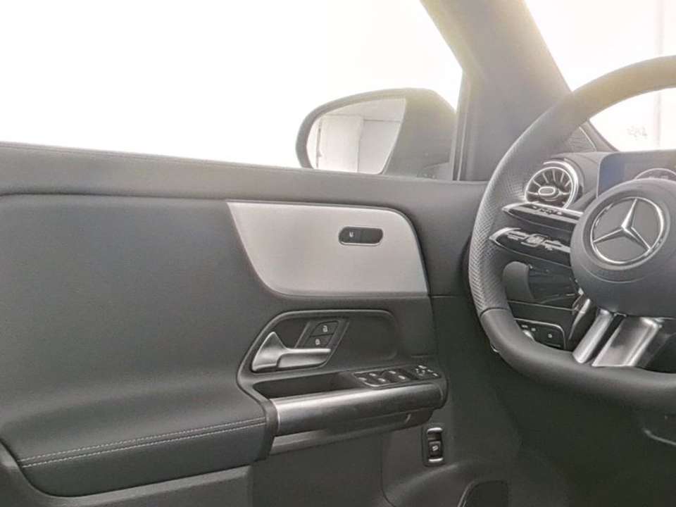 Mercedes-Benz EQA 350 - Imagem 7
