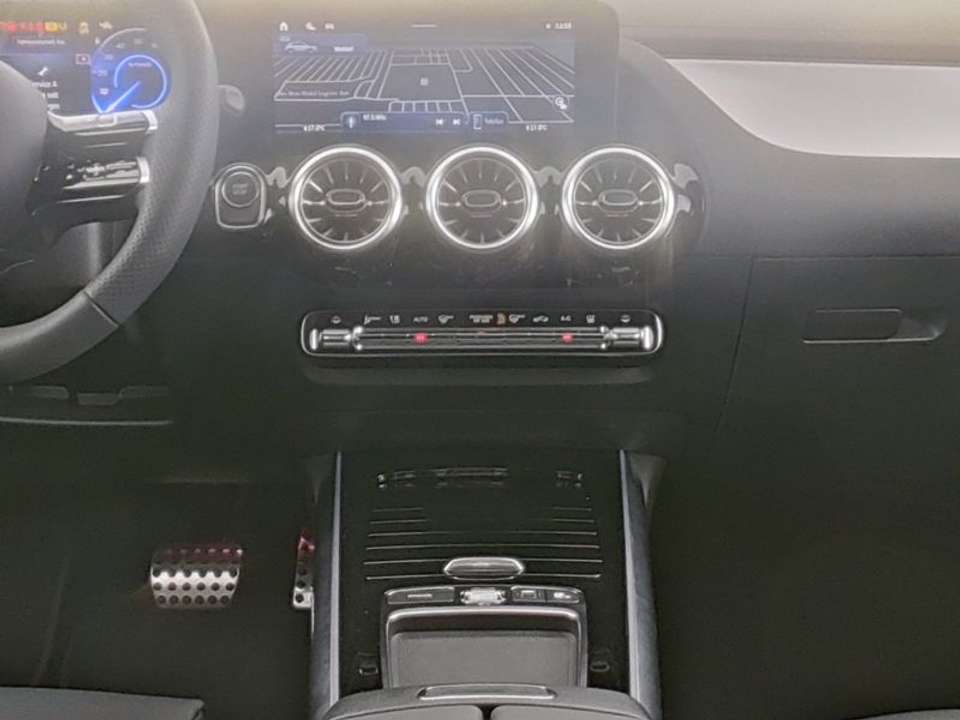 Mercedes-Benz EQA 350 - Imagem 8