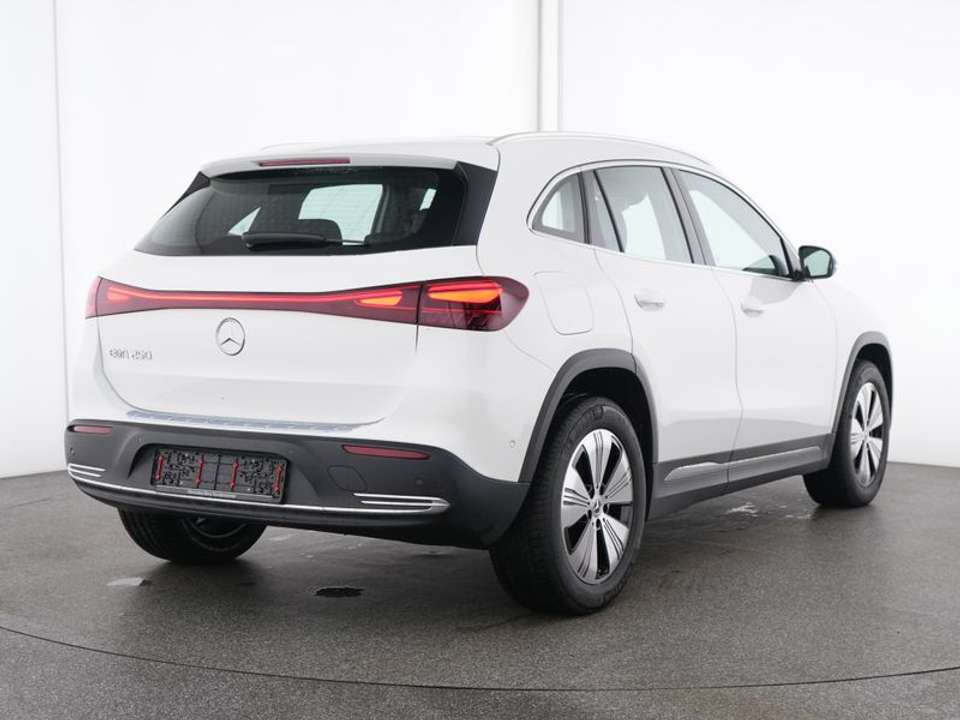 Mercedes-Benz EQA 250 - Imagem 3