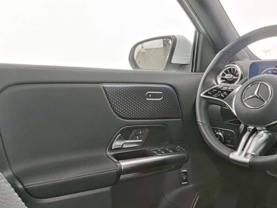 Mercedes-Benz EQA 250 - Imagem 9