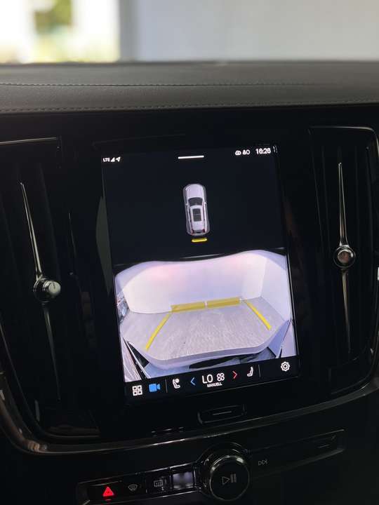 Volvo V90 Cross Country - Imagem 12