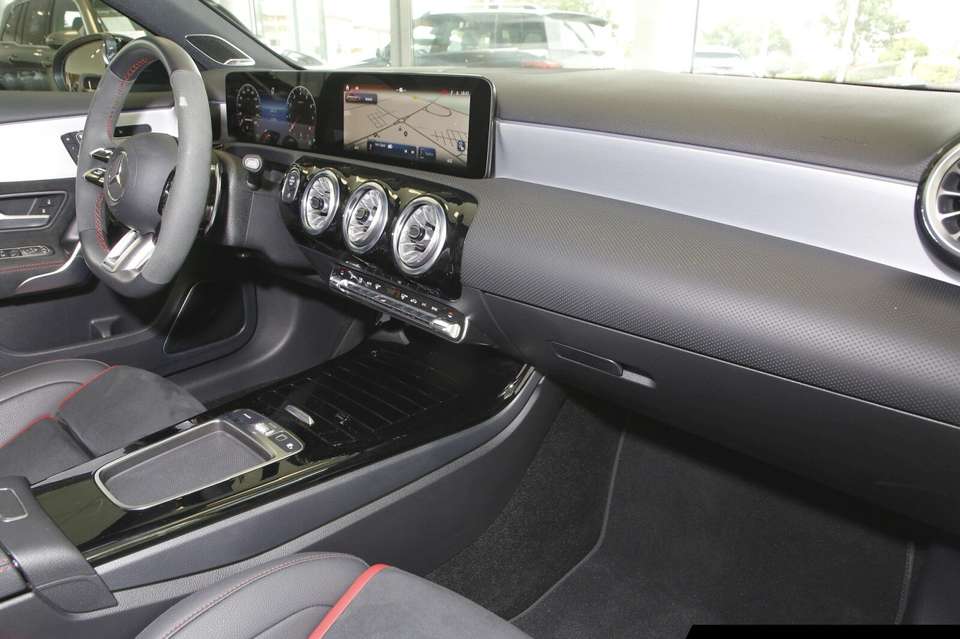 Mercedes-Benz A 45 AMG - Imagem 7
