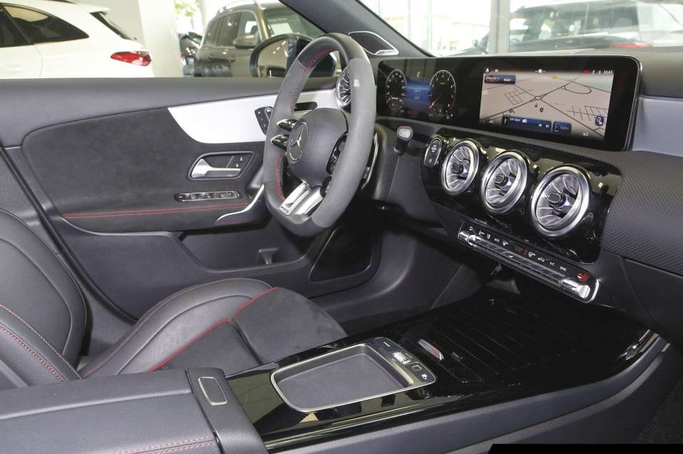 Mercedes-Benz A 45 AMG - Imagem 8