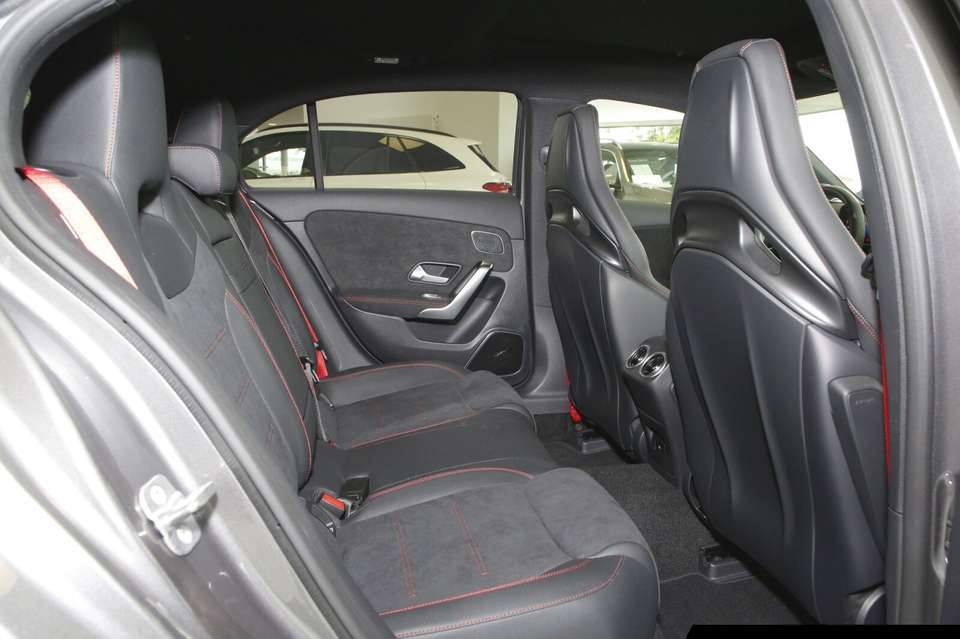 Mercedes-Benz A 45 AMG - Imagem 9