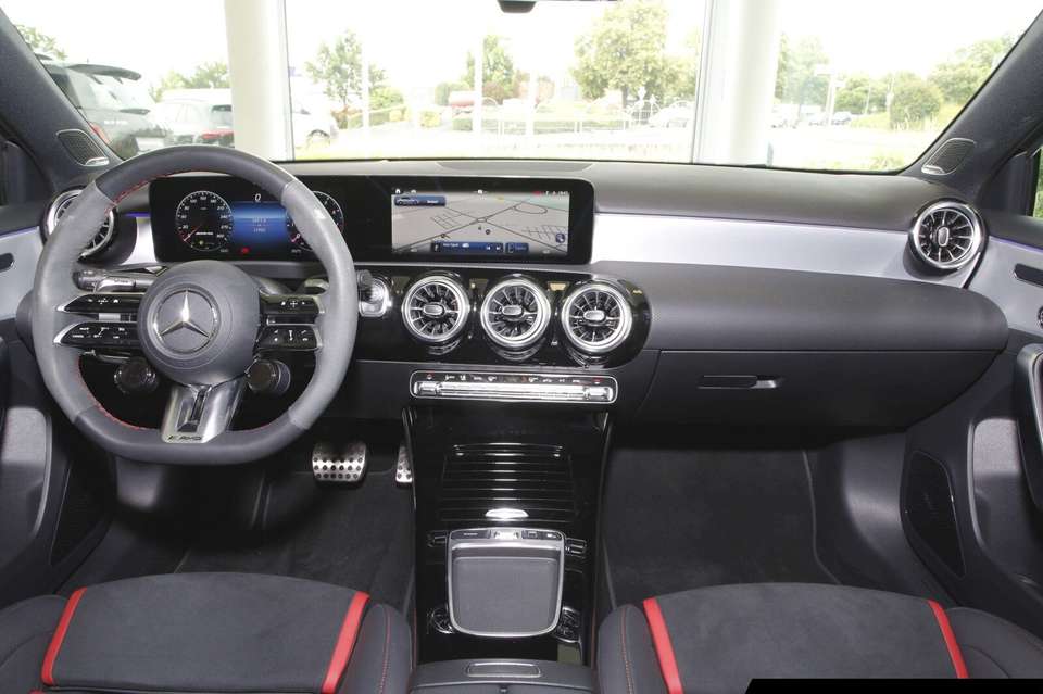 Mercedes-Benz A 45 AMG - Imagem 10