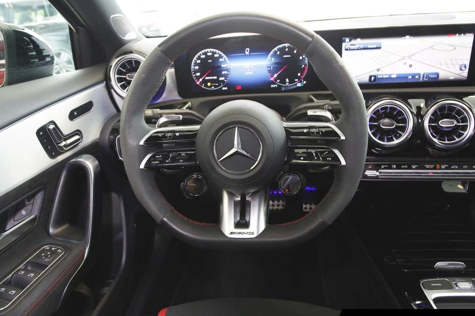 Mercedes-Benz A 45 AMG - Imagem 11