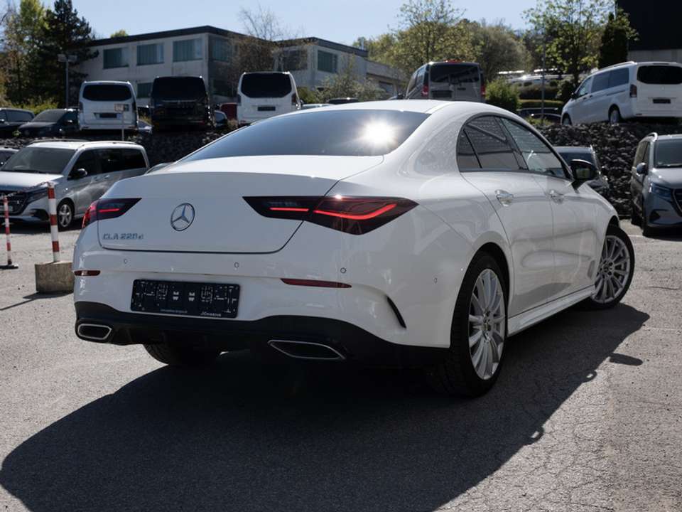 Mercedes-Benz CLA 220 - Imagem 3
