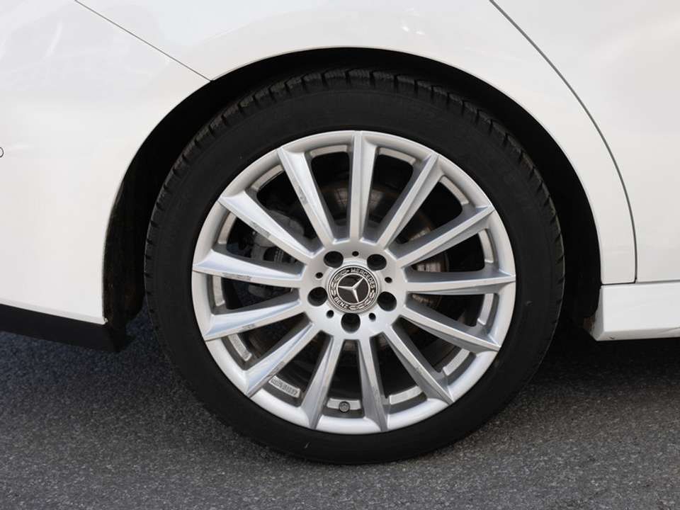 Mercedes-Benz CLA 220 - Imagem 5