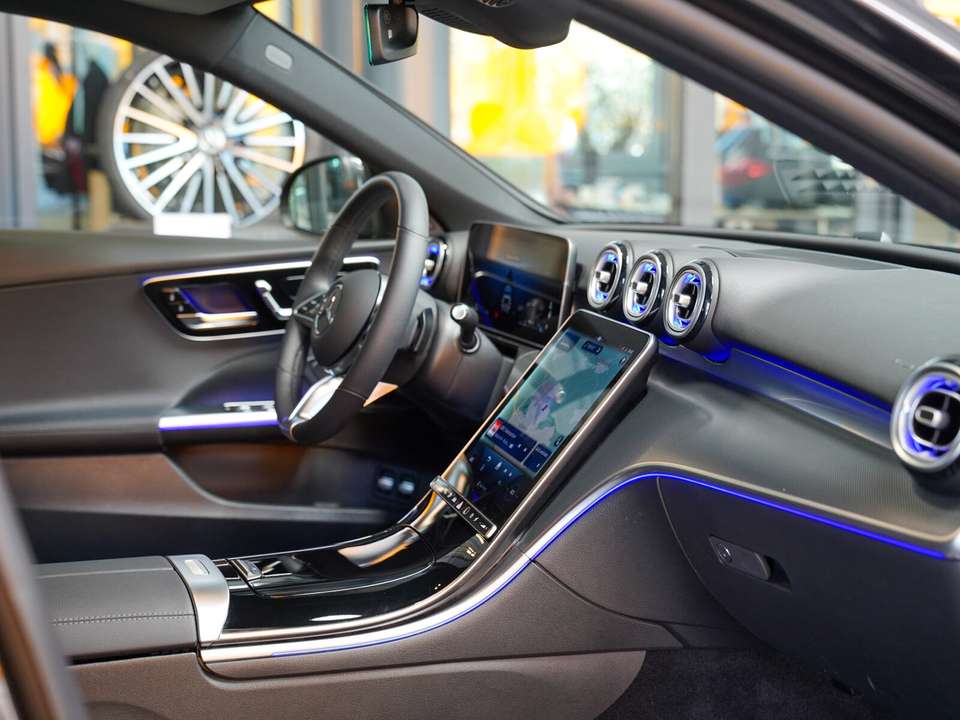 Mercedes-Benz C 300 - Imagem 8