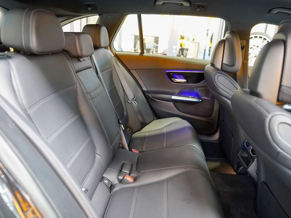 Mercedes-Benz C 300 - Imagem 9