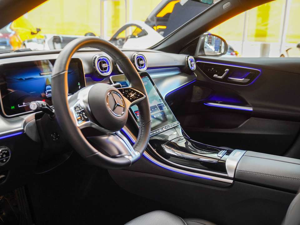 Mercedes-Benz C 300 - Imagem 13