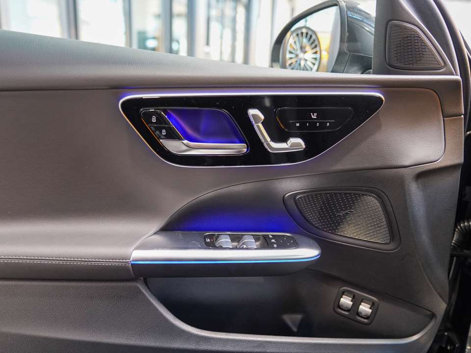 Mercedes-Benz C 300 - Imagem 14