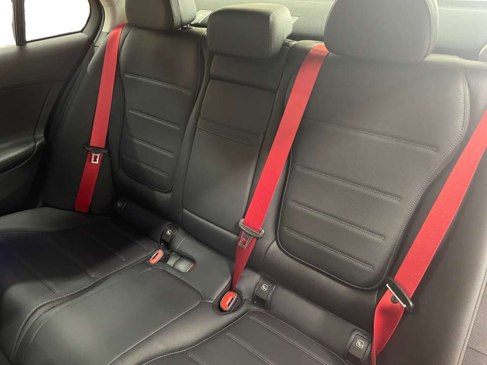 Mercedes-Benz C 300 - Imagem 8