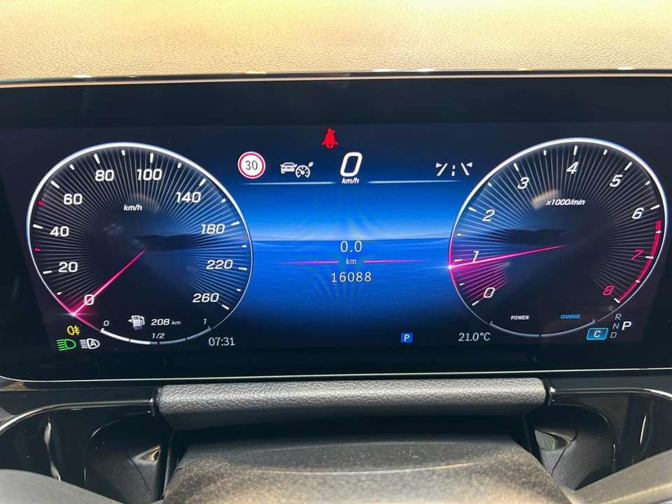 Mercedes-Benz GLA 200 - Imagem 13