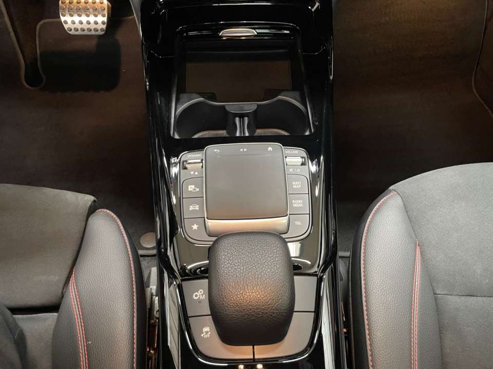 Mercedes-Benz CLA 35 AMG - Imagem 15