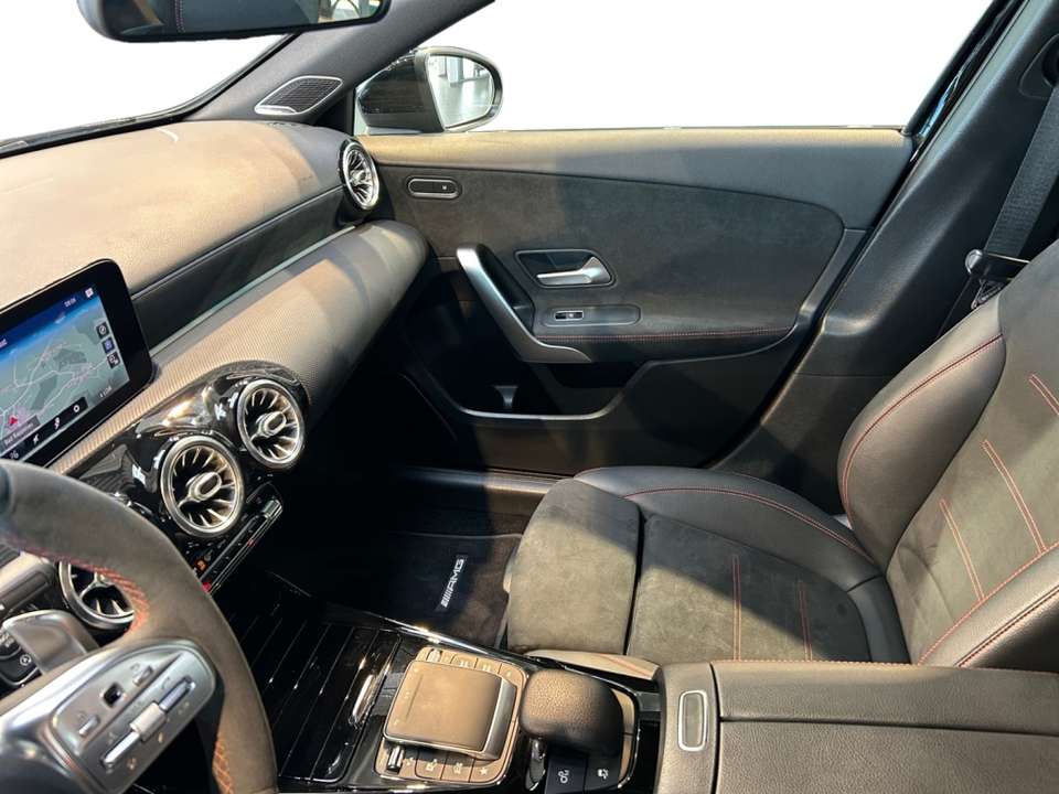 Mercedes-Benz A 35 AMG - Imagem 11