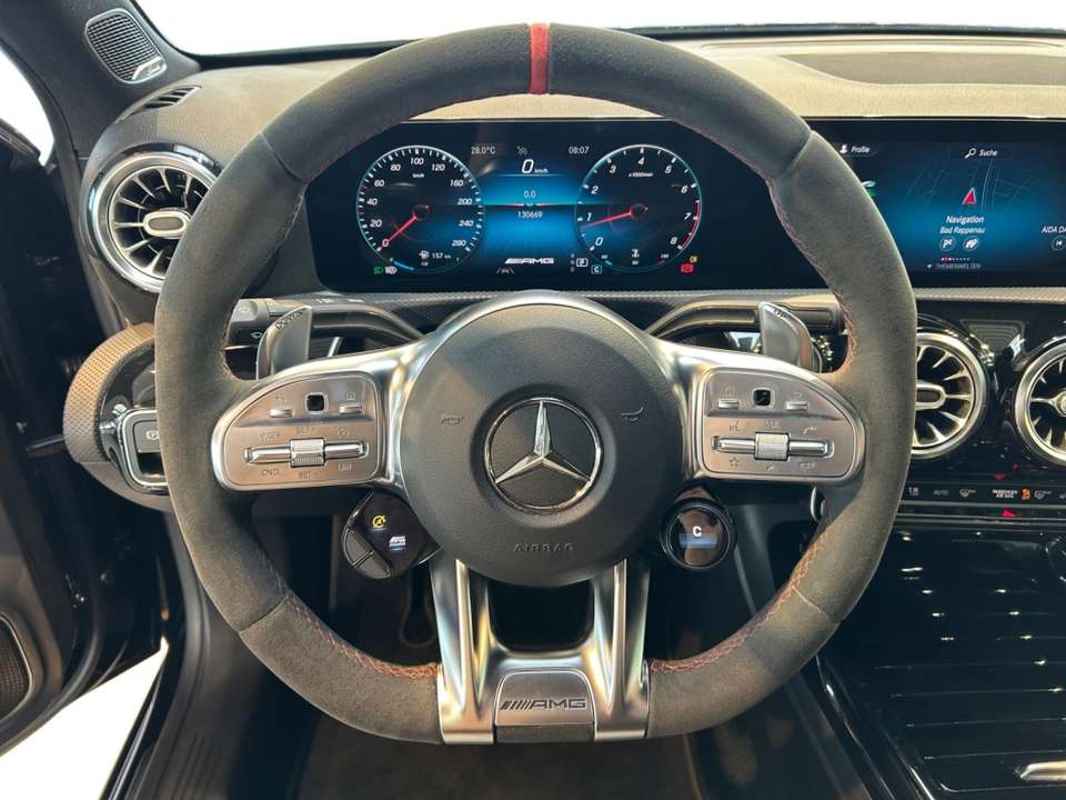 Mercedes-Benz A 35 AMG - Imagem 12