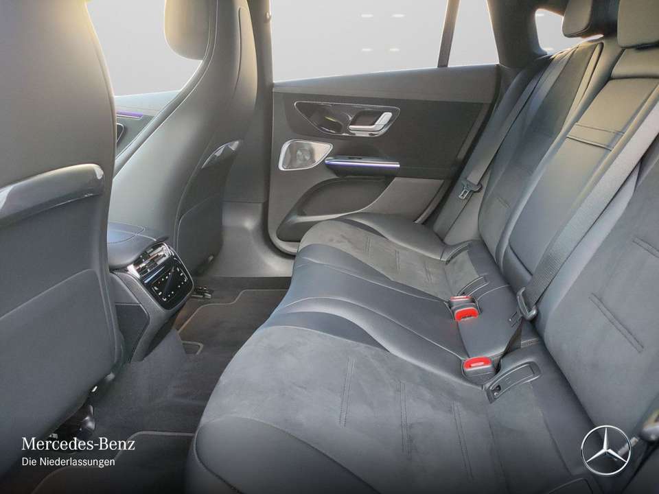 Mercedes-Benz EQE 350 - Imagem 12