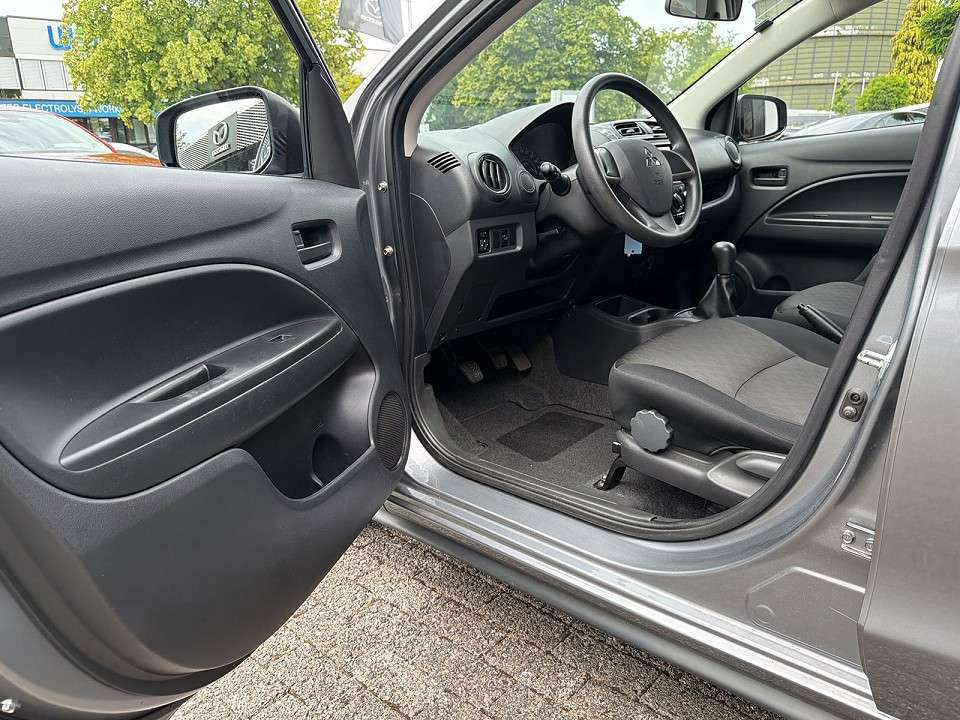 Mitsubishi Space Star - Imagem 12