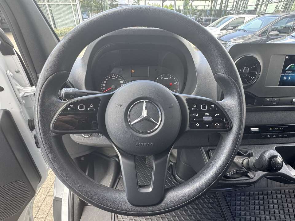 Mercedes-Benz Sprinter - Imagem 13