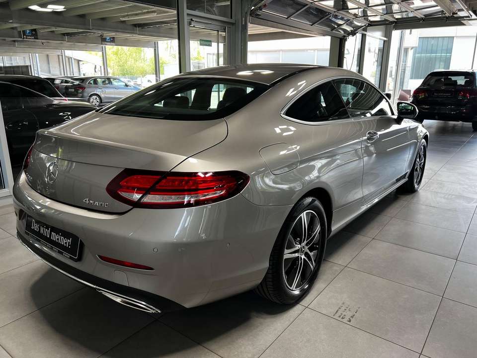 Mercedes-Benz C 300 - Imagem 5