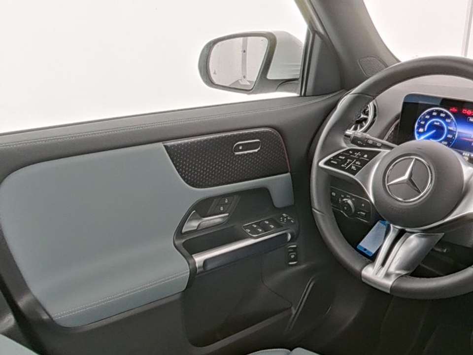 Mercedes-Benz EQB 250 - Imagem 8