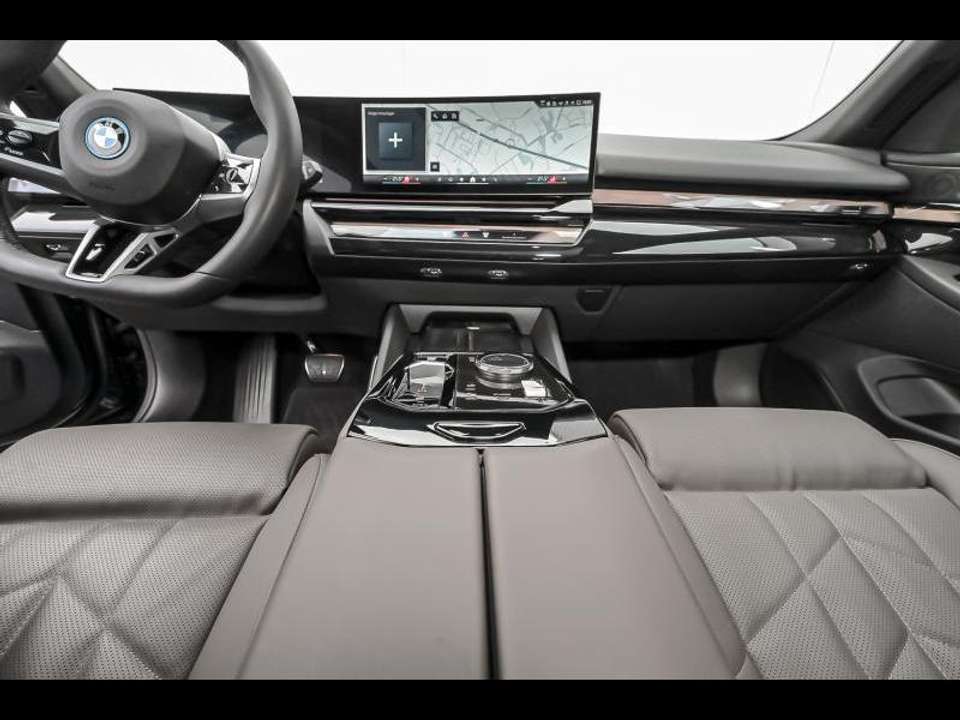 BMW 550 - Imagem 6