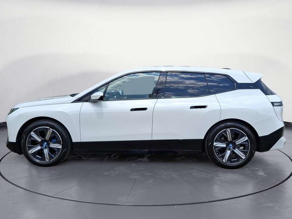 BMW iX - Imagem 2